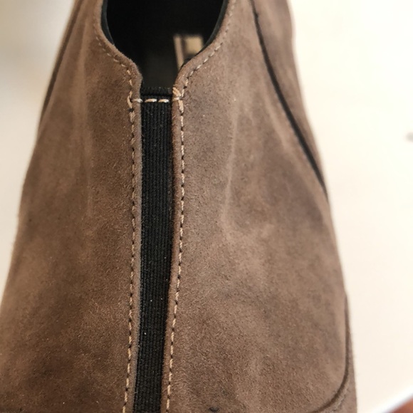 Like new Manolo Blahnik suede booties - Picture 8 of 9